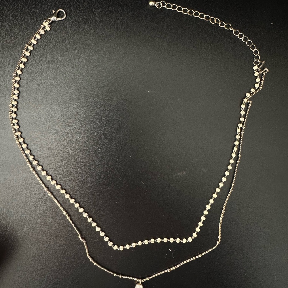 ⚠️Francesca’s Gold Necklace with Dainty Pendant⚠️